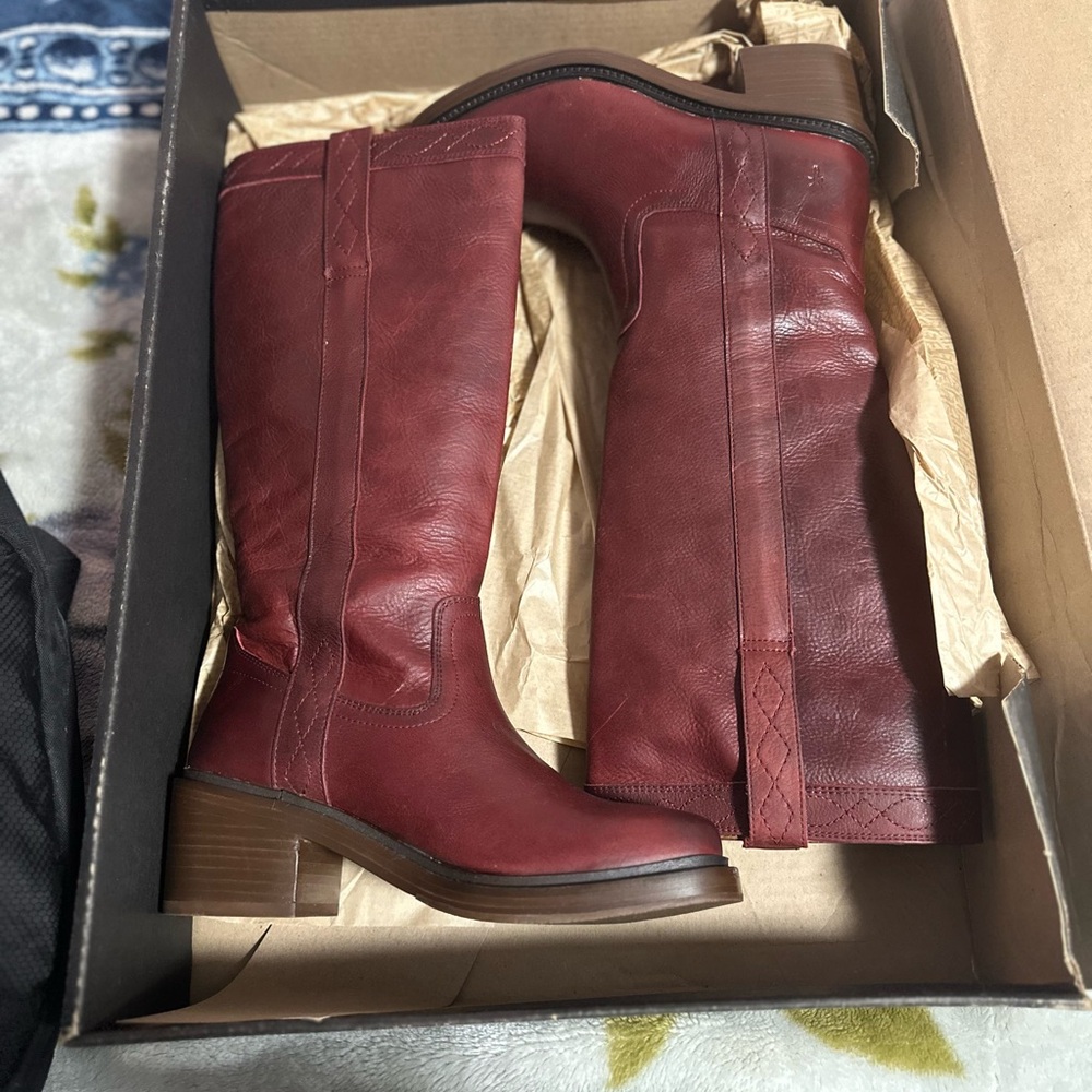 FRYE AND CO. Women's Burgundy Heeled Boots